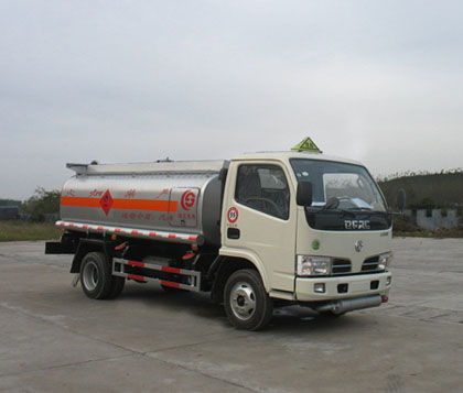 东风福瑞卡5方加油车