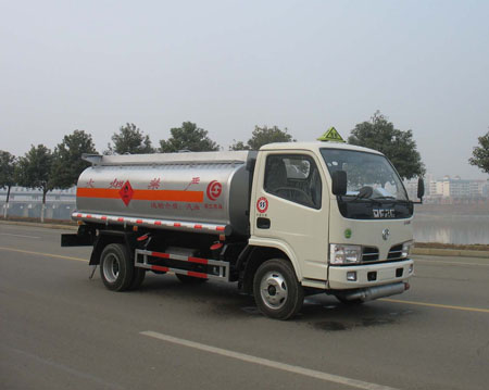 东风福瑞卡5方加油车