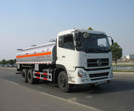 东风天龙后双桥加油车