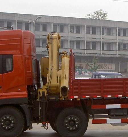 东风牌DFZ5203JSQA型随车起重运输车
