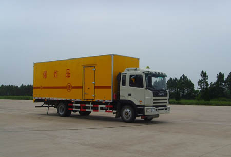 江淮牌HFC5162XQYK1R1T型爆破器材运输车