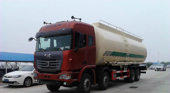 联合重卡粉粒物料车
