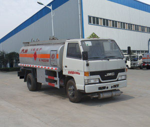 国四排放江铃5方加油车