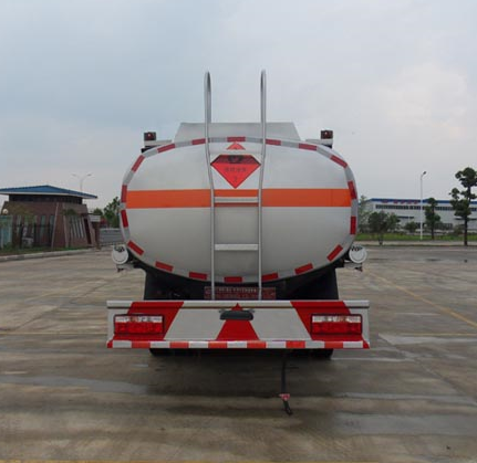 8吨东风多利卡加油车