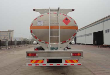 重汽豪沃后双桥铝合金运油车