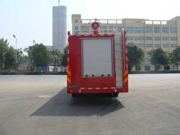 重汽水罐消防车