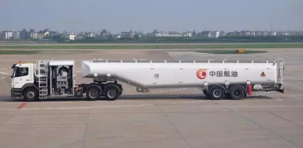 飞机加油车图片