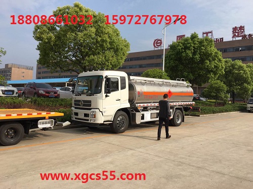 天锦油罐车