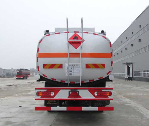 23吨福田前四后八油罐车