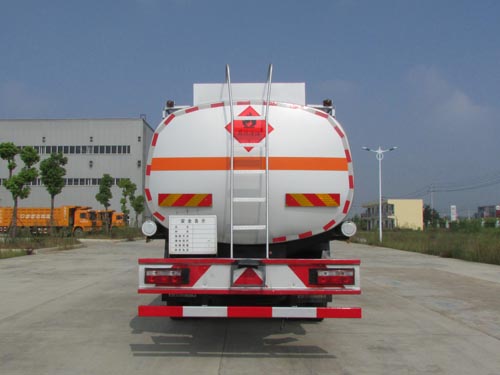 20吨东风后八轮油罐车