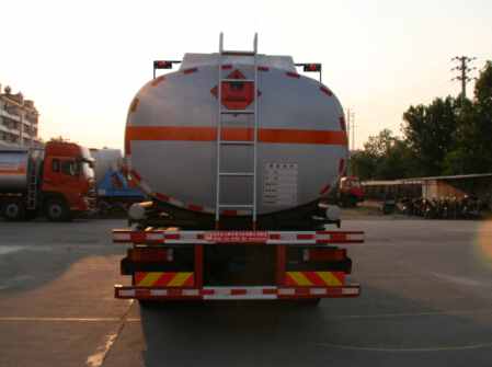 重汽前四后八油罐车