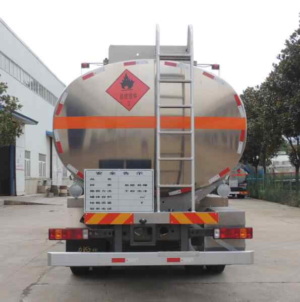 重汽前四后八铝合金油罐车