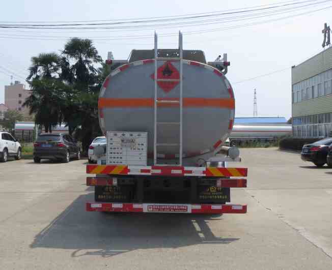 重汽单桥油罐车