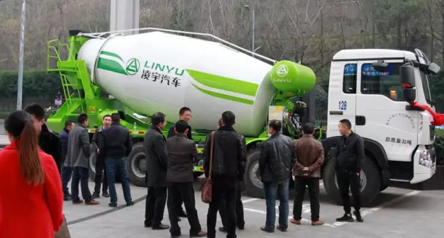 12方重汽搅拌车图片