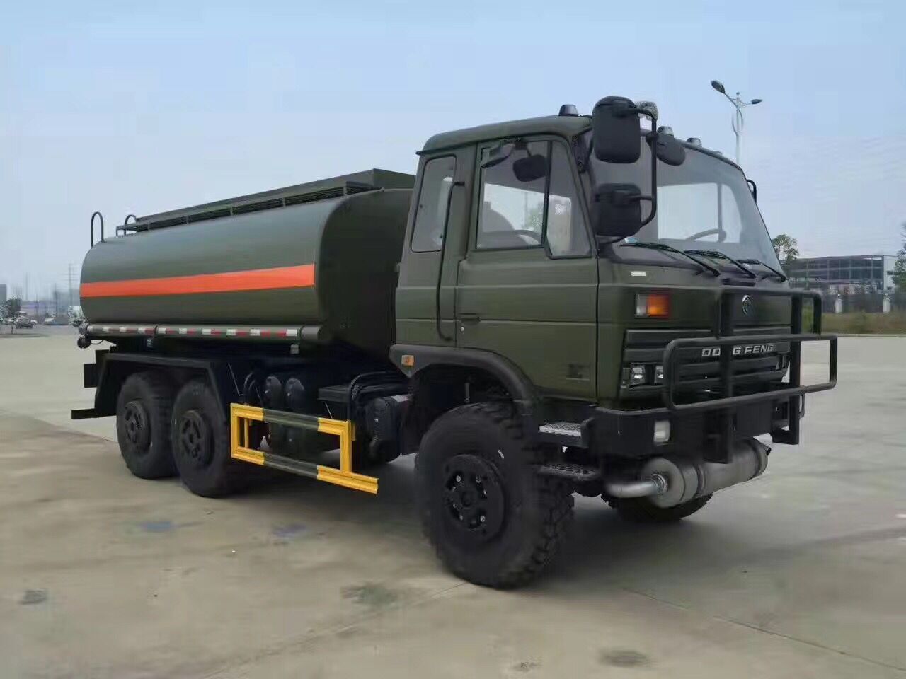 军用油罐车图片