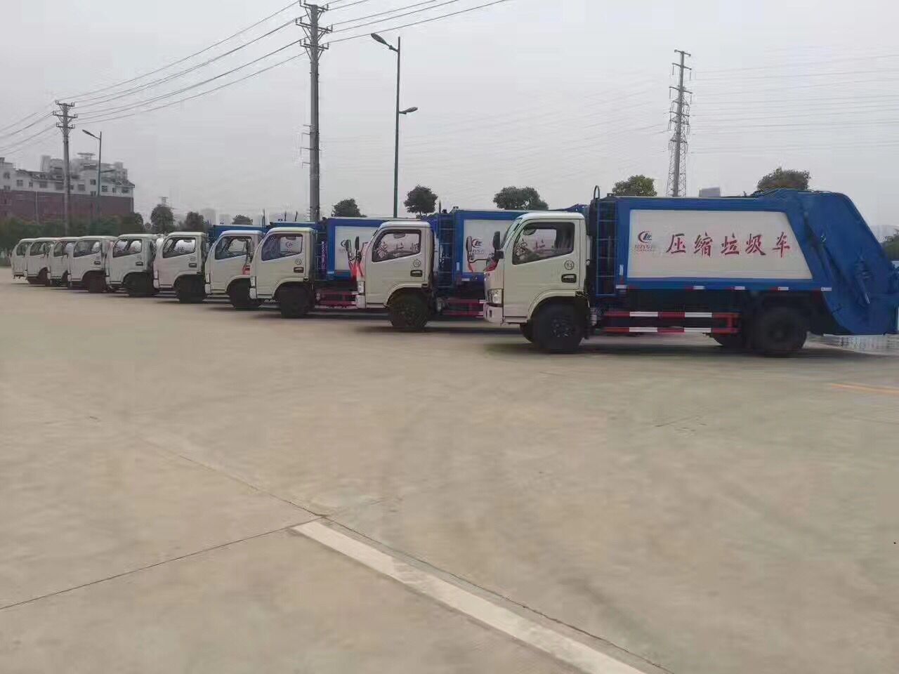 压缩垃圾车图片