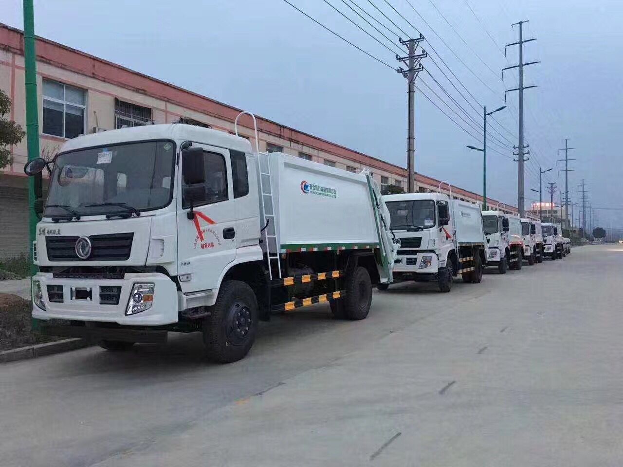 压缩垃圾车图片