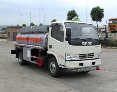 5吨东风多利卡加油车