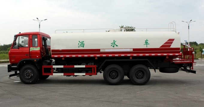 东风老款后双桥20吨洒水车