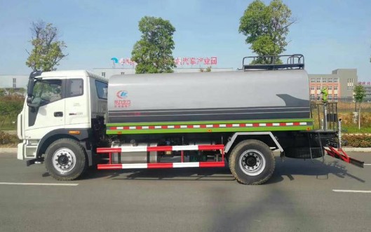 福田瑞沃15吨洒水车