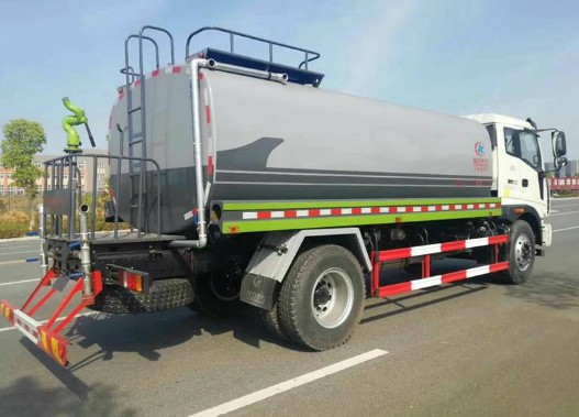 福田瑞沃15吨洒水车