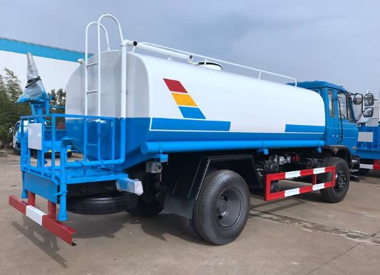 东风145 12吨洒水车