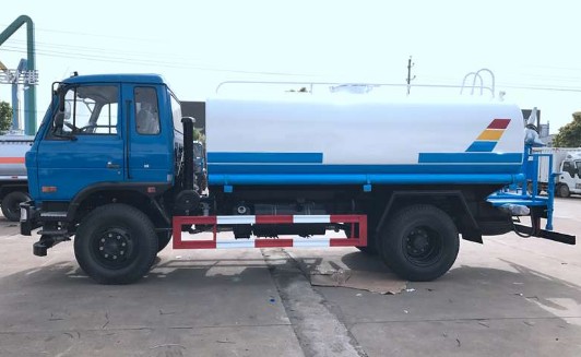 东风145 12吨洒水车