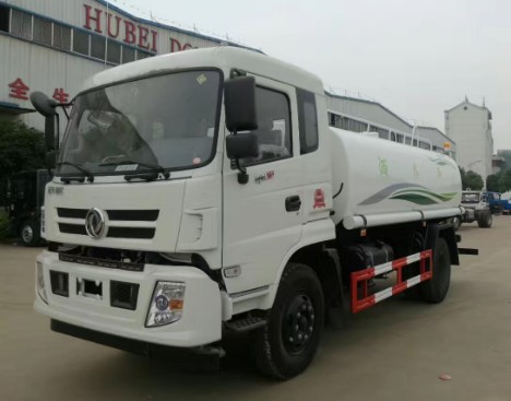 D913驾驶室东风御虎12吨洒水车