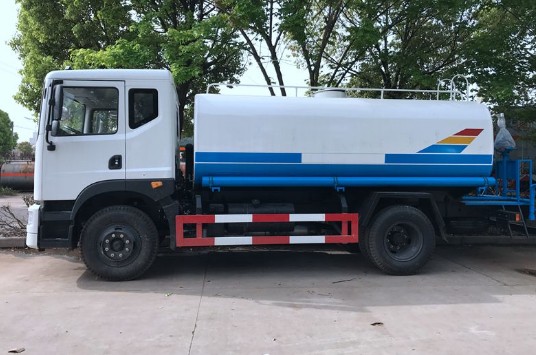 东风创普D7L 12吨洒水车