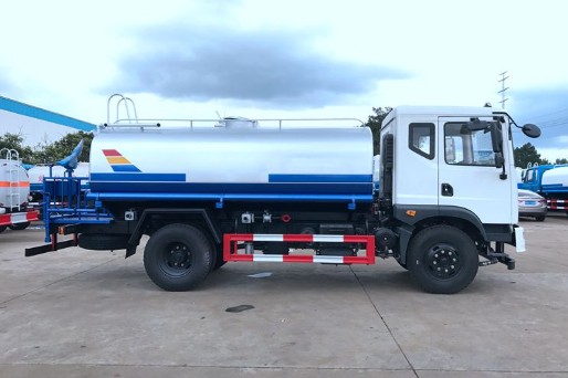 东风T3 12吨洒水车