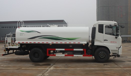 东风天锦12吨洒水车