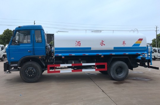 东风153 15吨洒水车