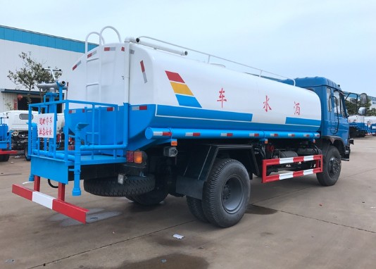 东风153 15吨洒水车