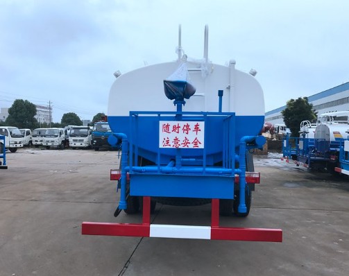 东风多利卡D9 15吨洒水车