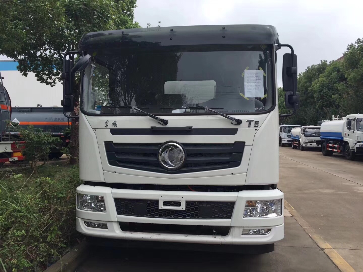 东风T5 15吨洒水车