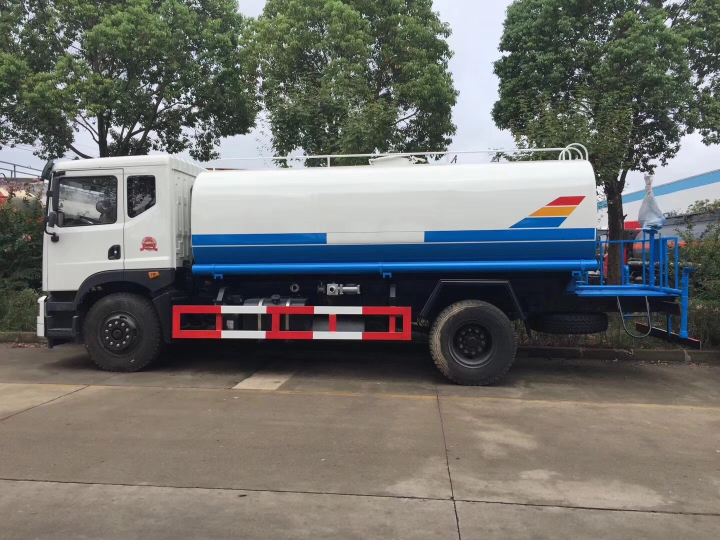 东风T5 15吨洒水车
