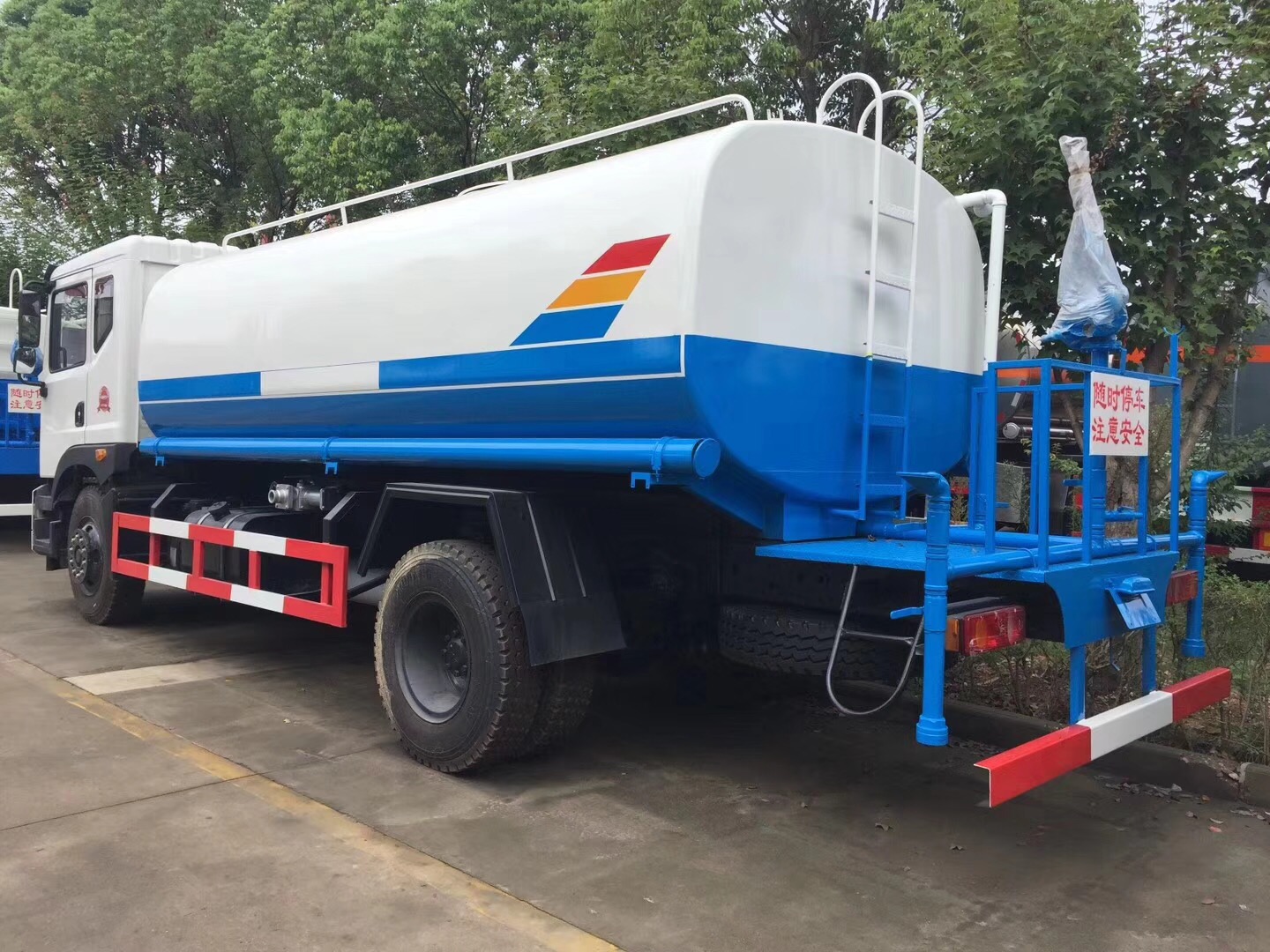 东风T5 15吨洒水车