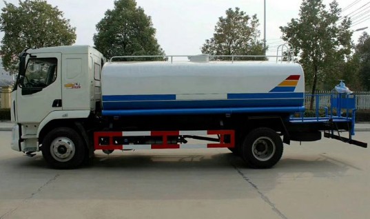 东风柳汽M3 15吨洒水车