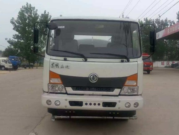 东风嘉运12吨洒水车