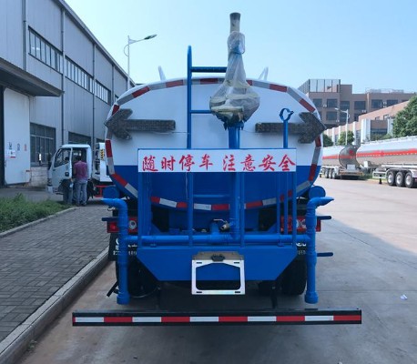 福田欧马可8吨洒水车