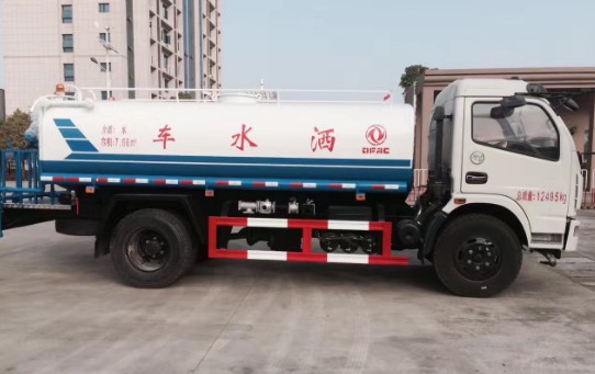 东风福瑞卡9吨洒水车
