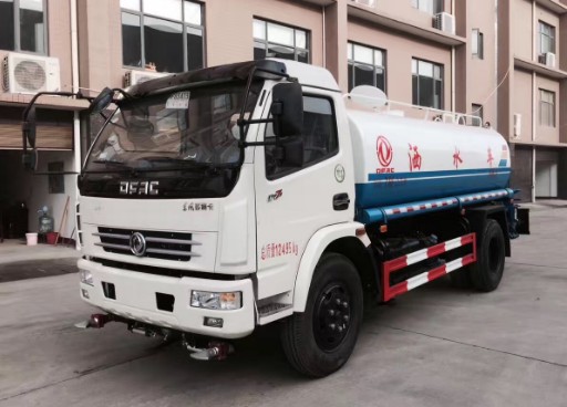 东风福瑞卡9吨洒水车