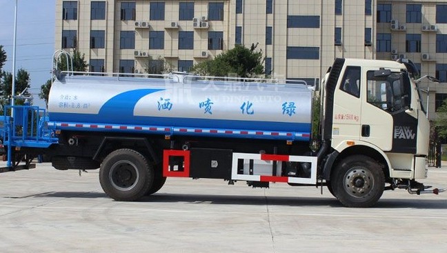 解放J6 12吨洒水车