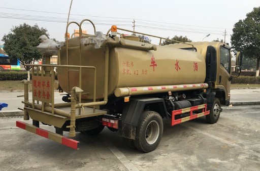 陕汽轩德5吨洒水车