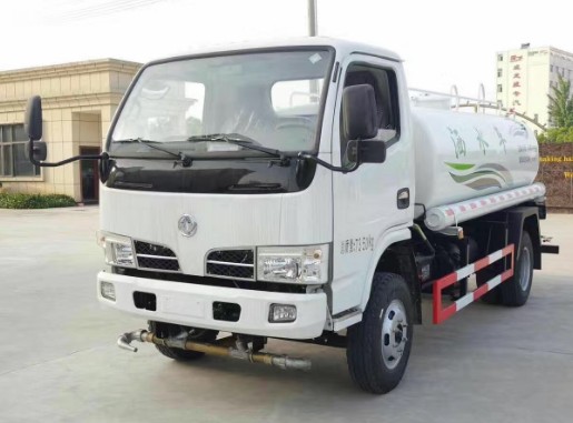 东风福瑞卡5吨洒水车