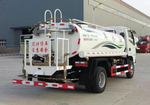 东风福瑞卡5吨洒水车