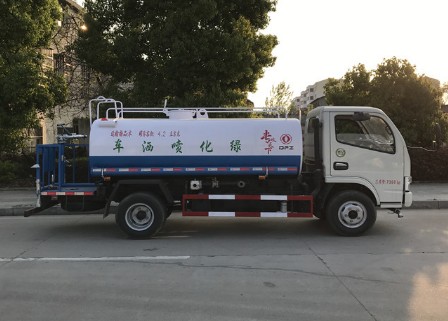 东风多利卡5吨洒水车