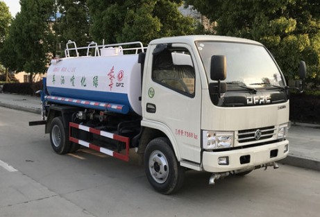 东风多利卡5吨洒水车