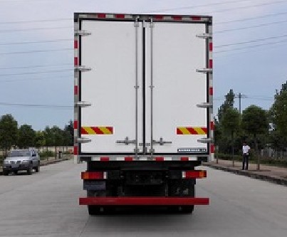 东风天龙前四后八冷藏车