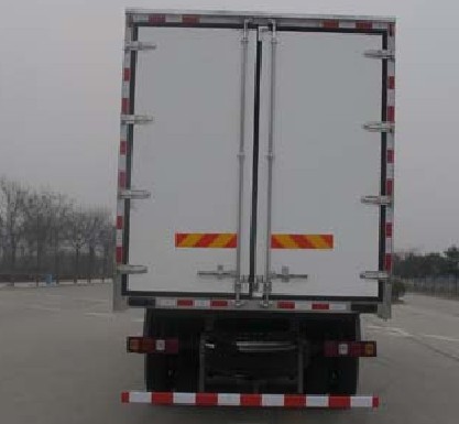 陕汽德龙9.6米前四后八冷藏车